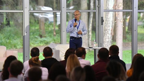 Эмиграция не поможет молодежи самореализоваться, считает Кириенко