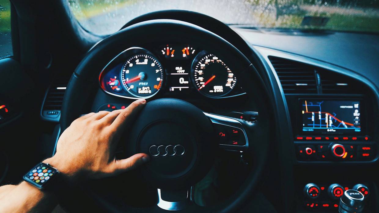 Автоэксперт Соловьев дал советы водителям, которые не успели вовремя «переобуться»