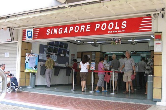 Мужчина случайно прихватил чужой лотерейный билетик и теперь упрямо ищет владельца!