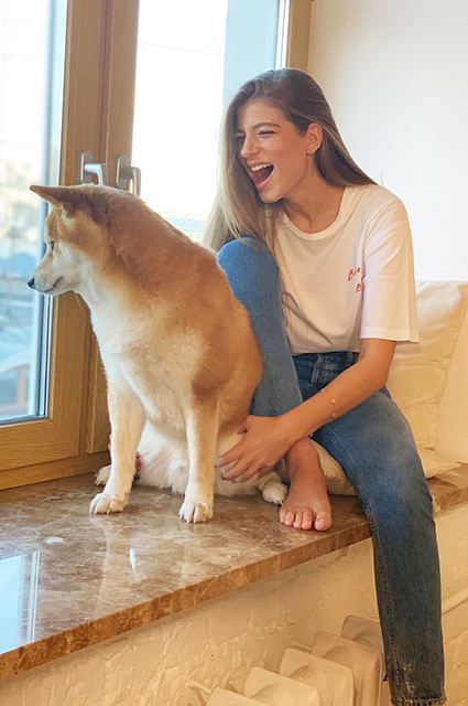 Feduk и Саша Новикова впервые после подтверждения романа вышли в свет вместе Звездные пары