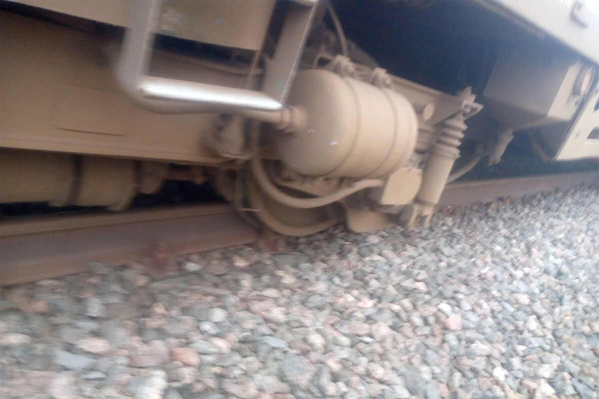 Под Гурьевском поезд сошел с рельсов из-за подложенного газового баллона