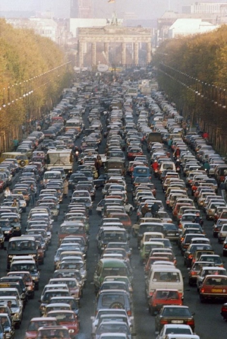 После падения Берлинской стены, 1989 год.