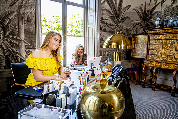 Как живут король Виллем-Александр и королева Максима: экскурсия по их дворцу Хёйс-тен-Бос Как живут король Виллем-Александр и королева Максима: экскурсия по их дворцу Хёйс-тен-Бос Монархи,Новости монархов