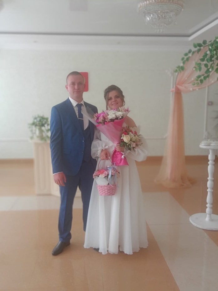 Рязанский ЗАГС опубликовал фото пар, расписавшихся в конце лета
