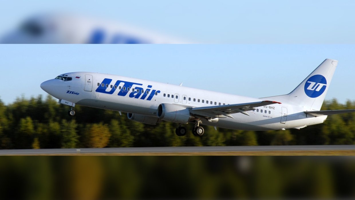 Utair вылет. 737 400 ЮТЭЙР. Самолёт Боинг 737-400 ЮТЭЙР. Boeing 737 UTAIR. UTAIR 737-700.