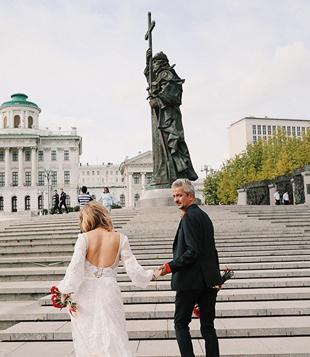 Ксения Собчак и Константин Богомолов ответили на критику Никиты Михалкова их венчания и катафалка Ксения Собчак и Константин Богомолов ответили на критику Никиты Михалкова их венчания и катафалка Свадьбы,Звездные свадьбы