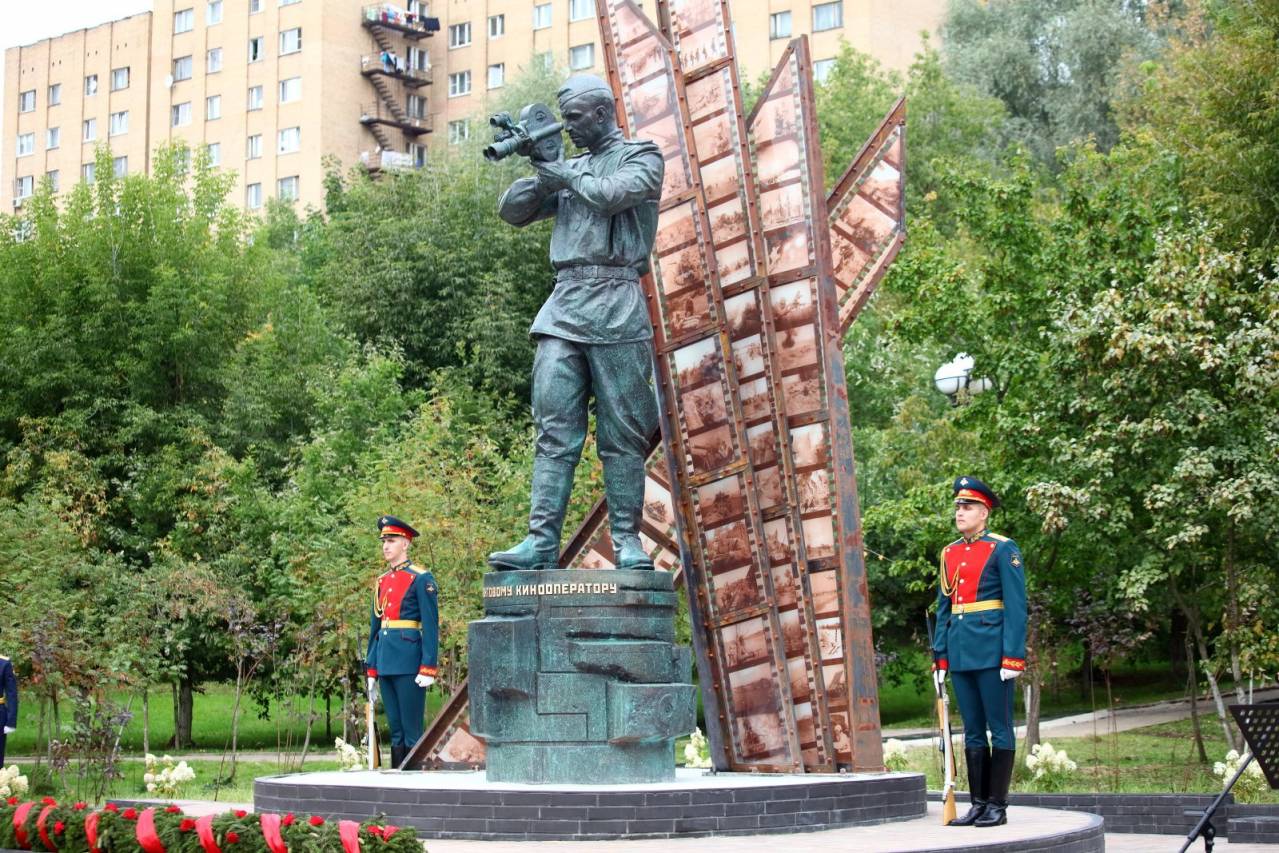 Памятник кинооператору в Красногорске