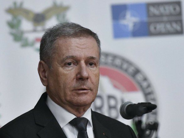 Министр обороны Венгрии считает, что Украина не готова вступить в НАТО Министр обороны Венгрии считает, что Украина не готова вступить в НАТО Венгрии, министр, обороны, Украина, сказал, против, Украины, такое, право, живут, России, сейчас, только, венгров, помогают, нетБерет, говорят, смутное, подозрение, сидят