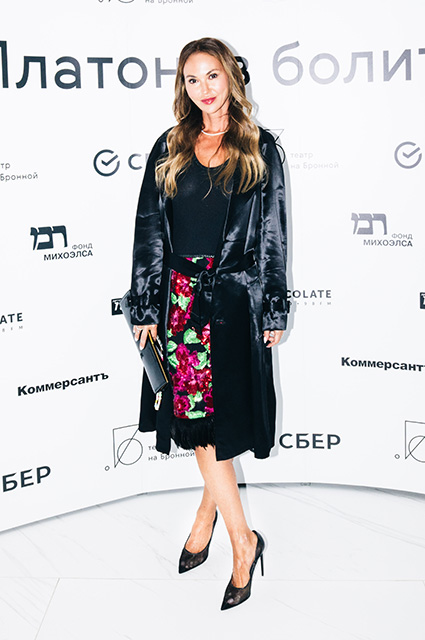 Dress Code. В Москве прошла премьера спектакля с Ходченковой и Варнавой. Среди гостей — Ирина Горбачева, Маша Федорова, Владимир Познер Dress Code. В Москве прошла премьера спектакля с Ходченковой и Варнавой. Среди гостей — Ирина Горбачева, Маша Федорова, Владимир Познер Светская жизнь