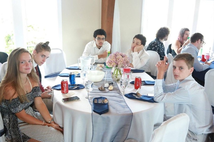 20 фотографий о том, как нелегко быть ребенком на этих ваших взрослых мероприятиях воспитание,Дети,Жизнь,Истории,Отношения,проблемы