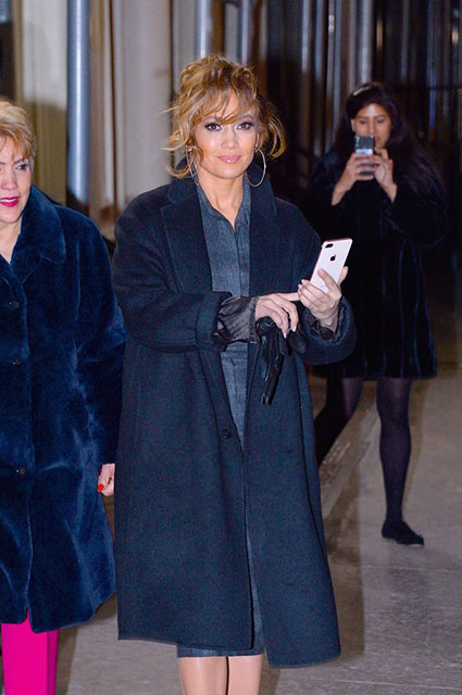 Пышное розовое платье и еще четыре образа: Дженнифер Лопес продолжает модные эксперименты Пышное розовое платье и еще четыре образа: Дженнифер Лопес продолжает модные эксперименты звездный стиль