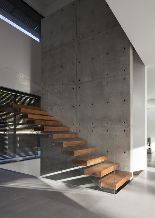 Локаничные лестницы в дизайне интерьера