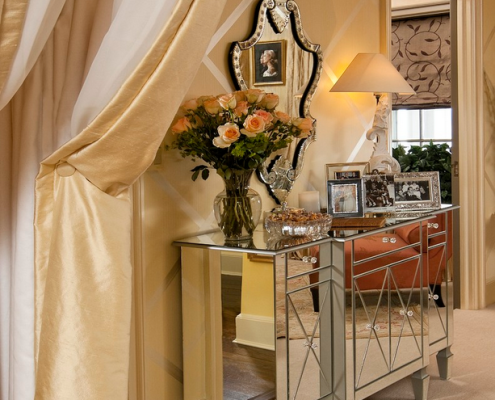 Гармоничное сочетание штор с обоями