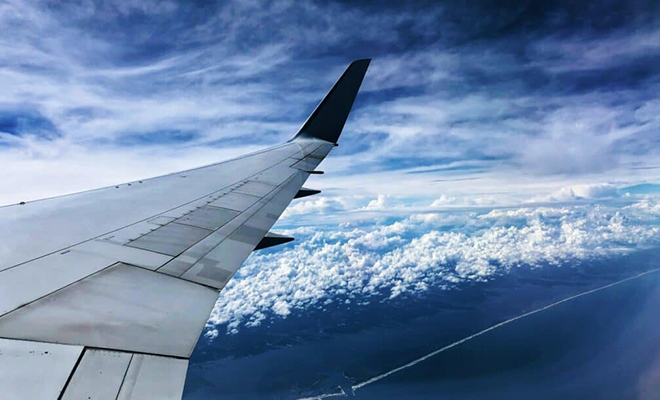 Пассажир снял на камеру как выглядит турбулентность, если сидишь рядом с иллюминатором