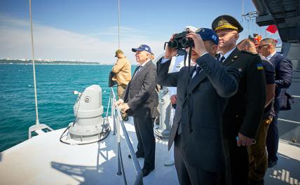 На фото: президент Владимир Зеленский на борту фрегата «Гетман Сагайдачный»