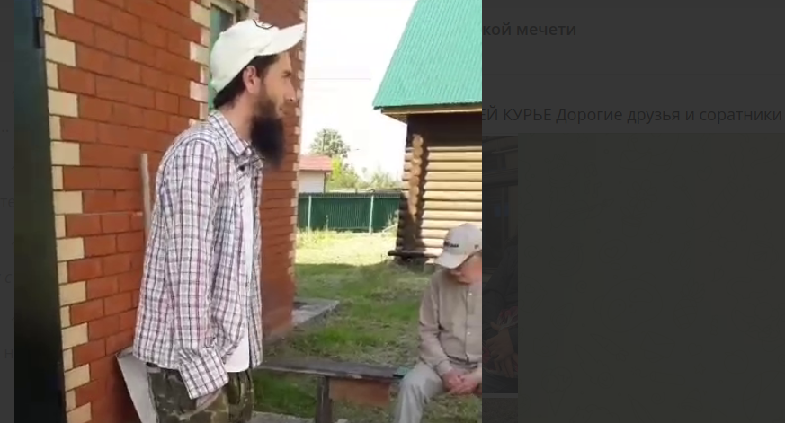 Фото: тг-канал "Верхняя Курья". Кадр из видео во дворе мечети.