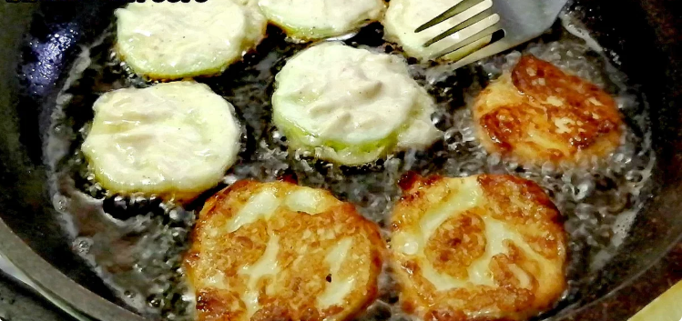 Простой и быстрый рецепт кабачков в сырном кляре: хрустящие и вкусные