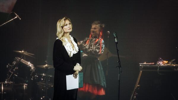 Михаил Пореченков и Олеся Судзиловская закрыли фестиваль имени Ф.М. Достоевского в Великом Новгороде - похожая новость на Toplenta