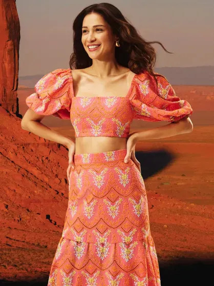 Равшана Куркова в платьях с сакральными символами снялась для бренда Оксаны Лаврентьевой Куркова, наше сообществоlРавшана, Равшана, актриса, снялась, бренда, жизни, наше сообществоl, назад, ребёнок, суррогатной, услугам, благодаря, появился, 45летняя, слухам, рассказала, Тогда, личной, деталями