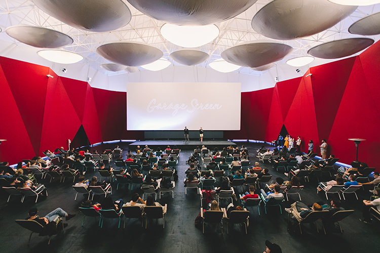 Инга Меладзе с бойфрендом, Ингеборга Дапкунайте и другие гости открытия летнего кинотеатра музея "Гараж" Звезды,Звездные пары