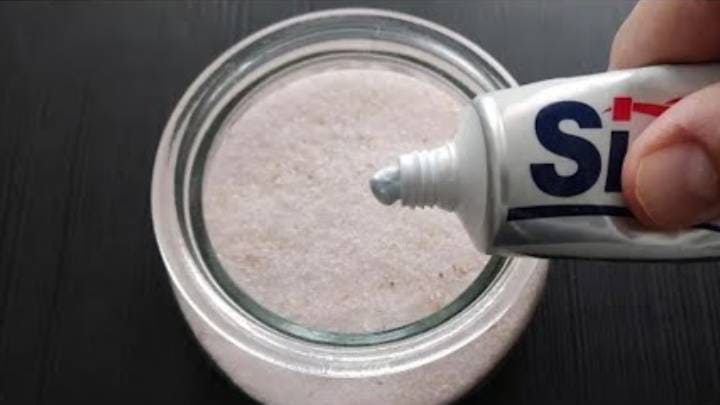 Эффективное чистящее средство из соли и зубной пасты