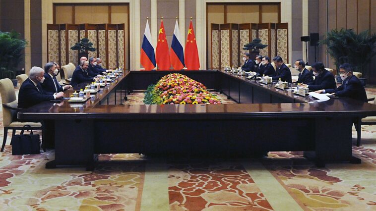 Глава протокола президента Китаев: визит Путина в Пекин готовился в онлайн-режиме