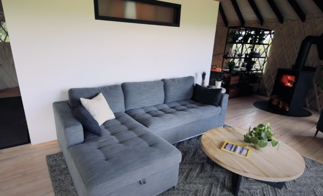 Семье не хватило денег на новую квартиру и они поселились в юрте. Через полгода обустройства жильцы показали интерьер Семье не хватило денег на новую квартиру и они поселились в юрте. Через полгода обустройства жильцы показали интерьер Культура