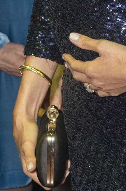 Меган Маркл надела любимый браслет принцессы Дианы на представление в Альберт-холле звездный стиль