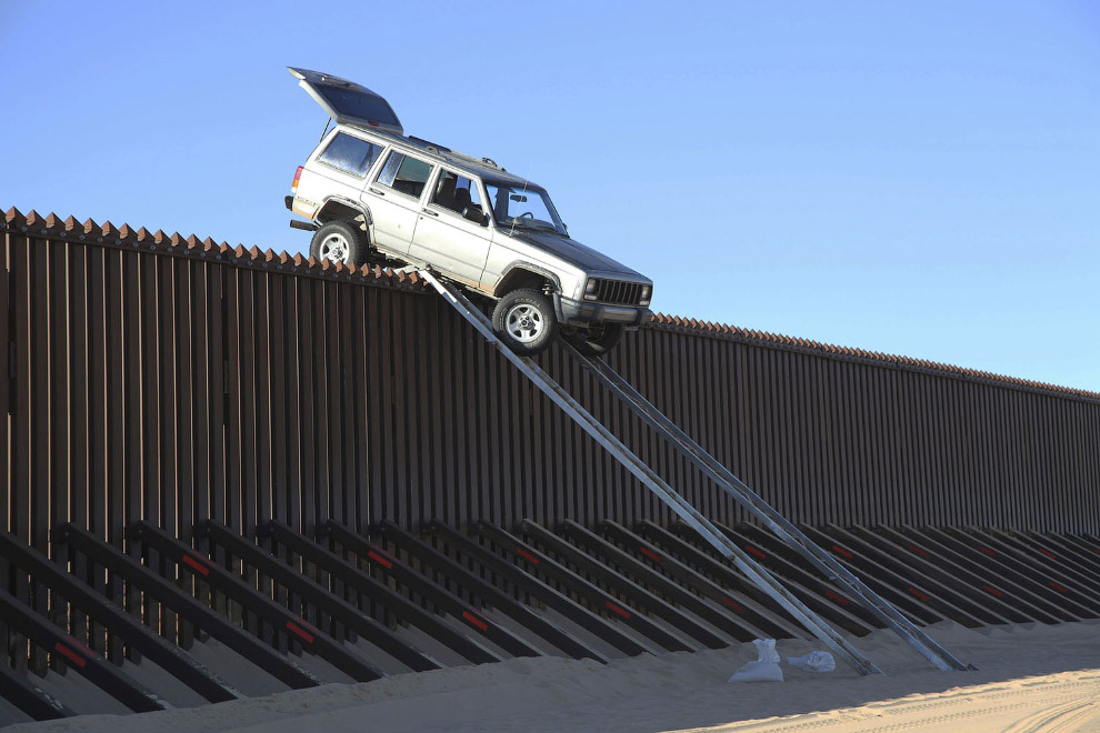 Неудачная попытка нелегального пересечения границы у города Юма, штат Аризона