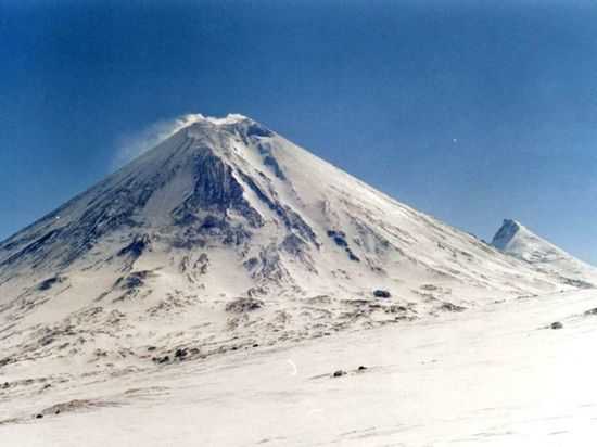 При восхождении на вулкан Ключевской на Камчатке погибли четверо туристов