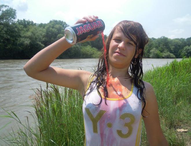 Какого черта тут происходит: необъяснимые фотографии россиянок с сайтов знакомств