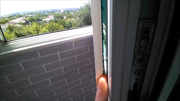 Как защитить балкон или комнату от прямых солнечных лучей в летний зной с помощью москитной сетки для дома и дачи,мастер-класс