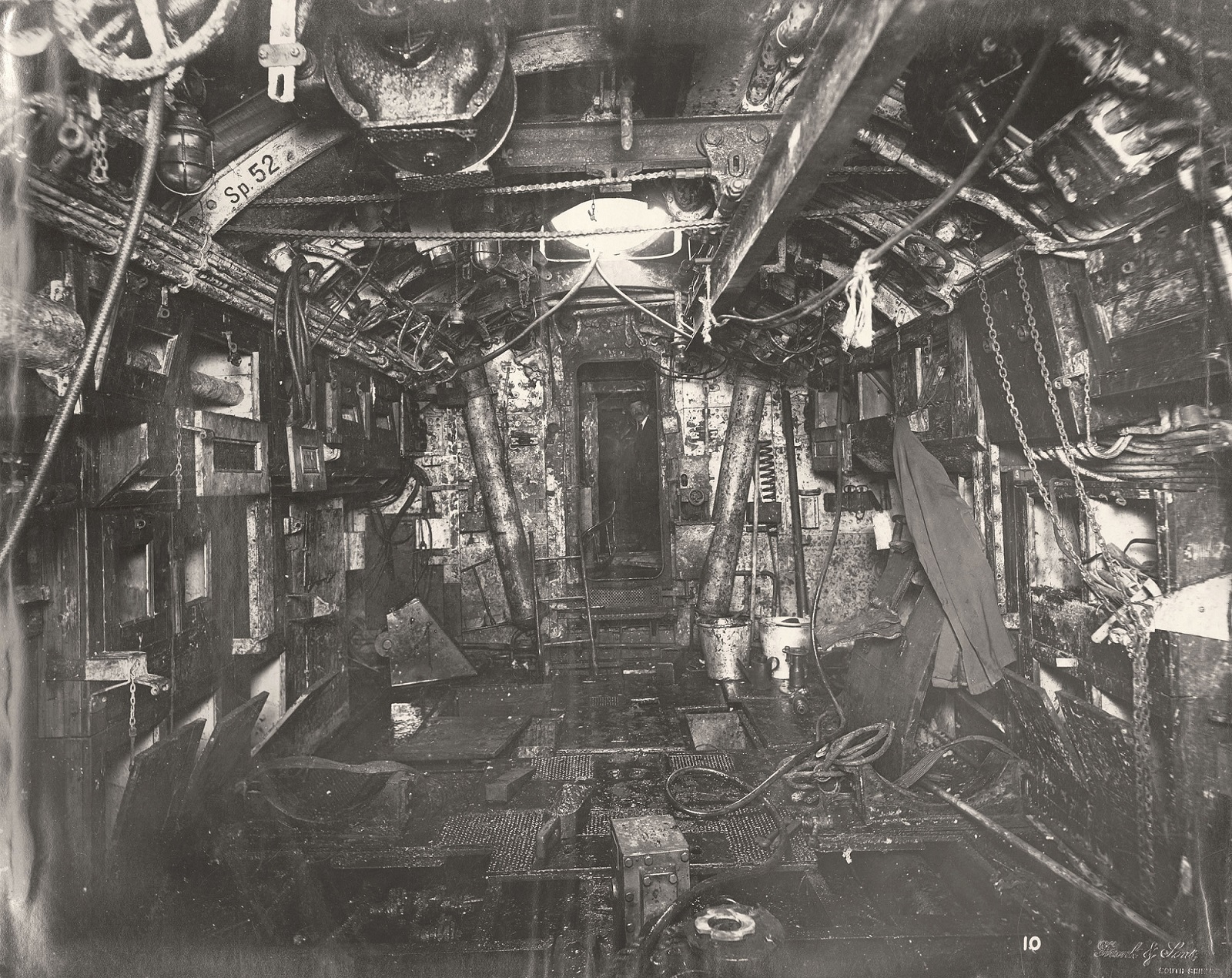 Внутренности затопленной подводной лодки Первой мировой познавательно