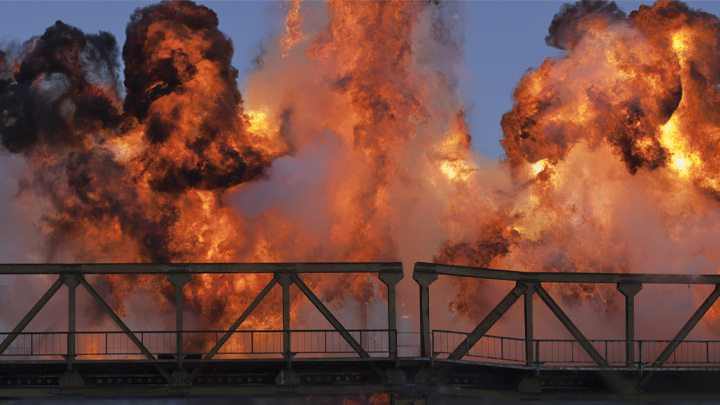 "КРАСНЫЕ ЛИНИИ" ВЗОРВАНЫ. УРОК ДИВЕРСИИ НА КРЫМСКОМ МОСТУ