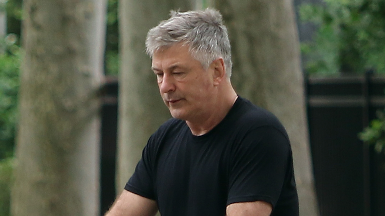 Пользователи Twitter призвали заключить Болдуина под стражу после выстрела в кинооператора