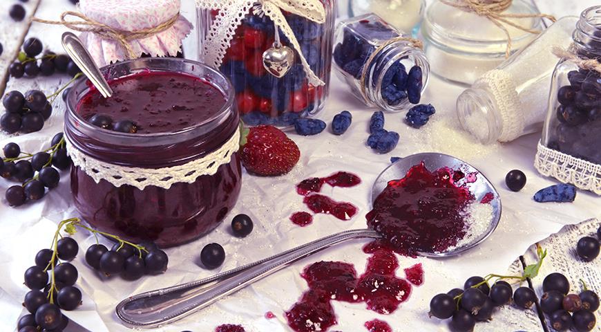Жимолость съедобная: полезные свойства ягод и 5 лучших рецептов  жимолость, июнь, полезные свойства,рецепты, ягоды