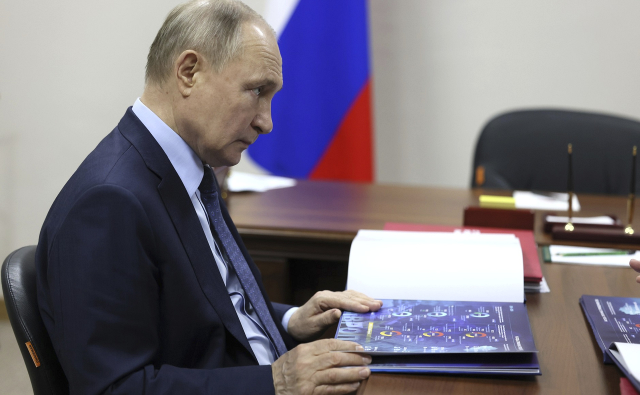 Путин начал первую после победы на выборах поездку в регионы с Торжка Тверской области