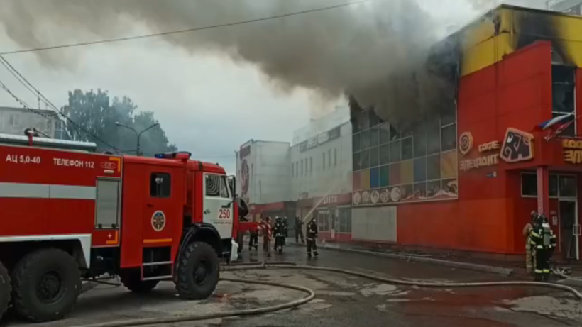 Торговый центр «Феникс» загорелся в Орехово‑Зуеве