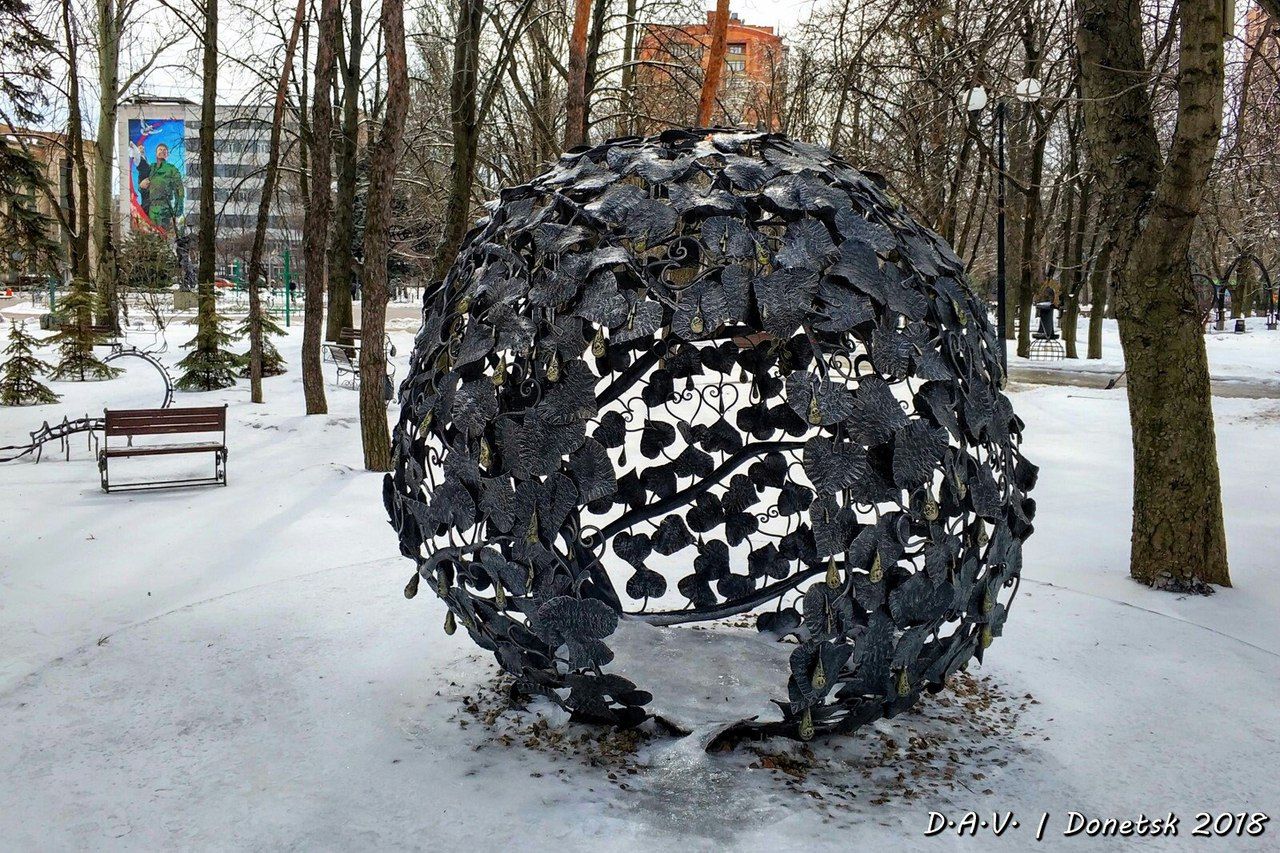 Парк кованных скульптур в Луганске: гармония форм и фантазии