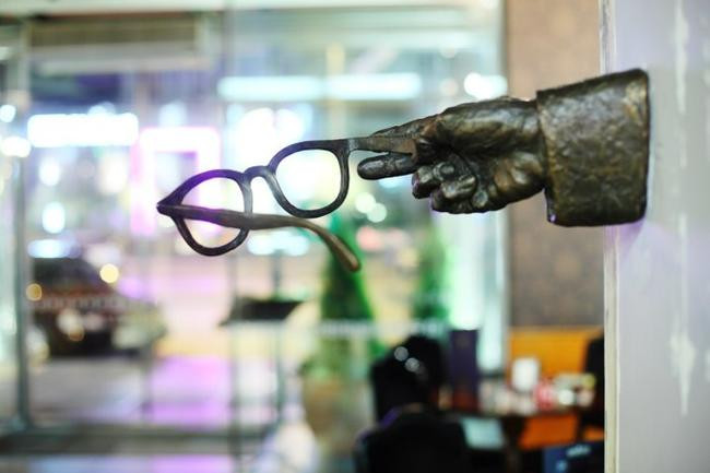 Шварценеггер, Расторгуев и еще 8 знаменитостей, которым поставили памятники при жизни. знаменитости,памятники,шоу-бизнес