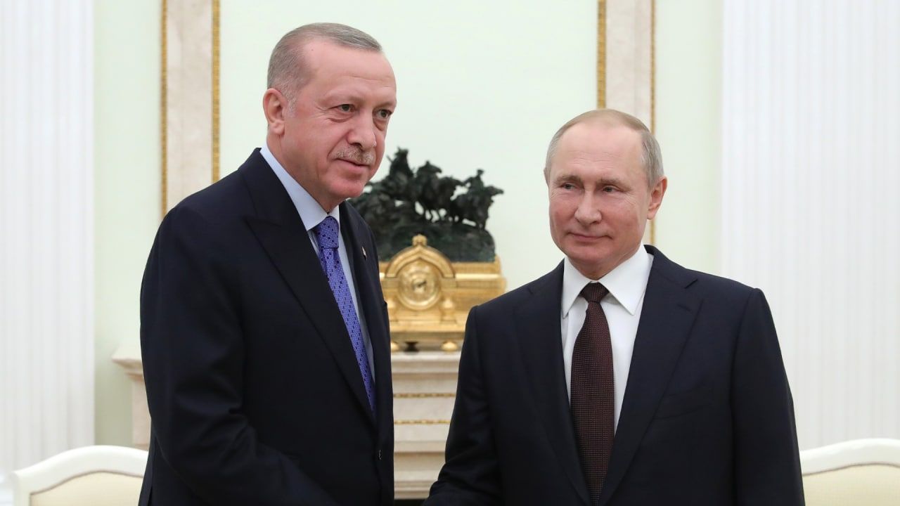 Эрдоган похлопал Путина по плечу перед стартом саммита в Тегеране Политика