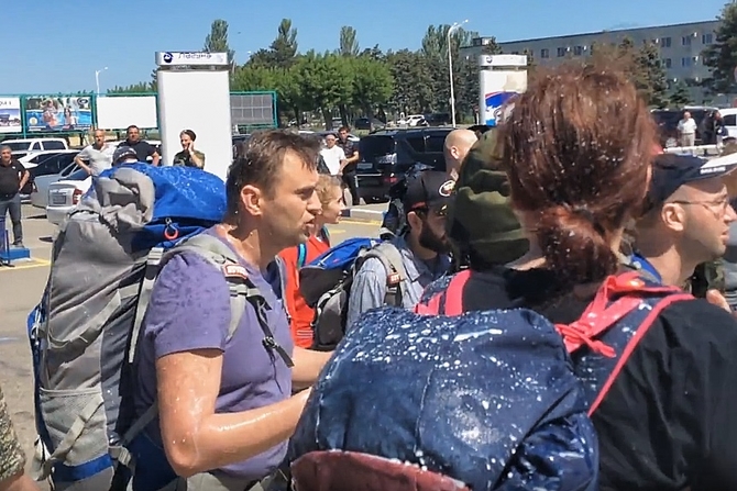 Причина боя Навального: "драку начали не казаки, а муж сотрудницы ФБК Анны Литвиненко"