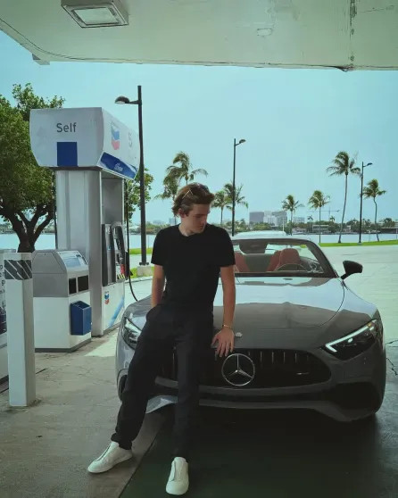 20-летнюю экс-невесту Григория Лепса Аврору Кибу заподозрили в новом романе — с сыном Ирины Дубцовой Артём, Аврора, соцсетях, хорошо, после, только, Дубцовой, ЧерницынАртём, Черницын, Худякова, вечеринке, Бывшая, ХудяковаАртём, ЧерницынО, расставании, окруженииТоня, Лепсом, который, старше, студентка