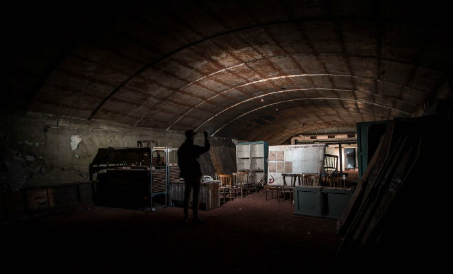 Бетонная будка на склоне скрывала вход сеть тоннелей: поисковик включил камеру и пошел внутрь Бетонная будка на склоне скрывала вход сеть тоннелей: поисковик включил камеру и пошел внутрь Культура