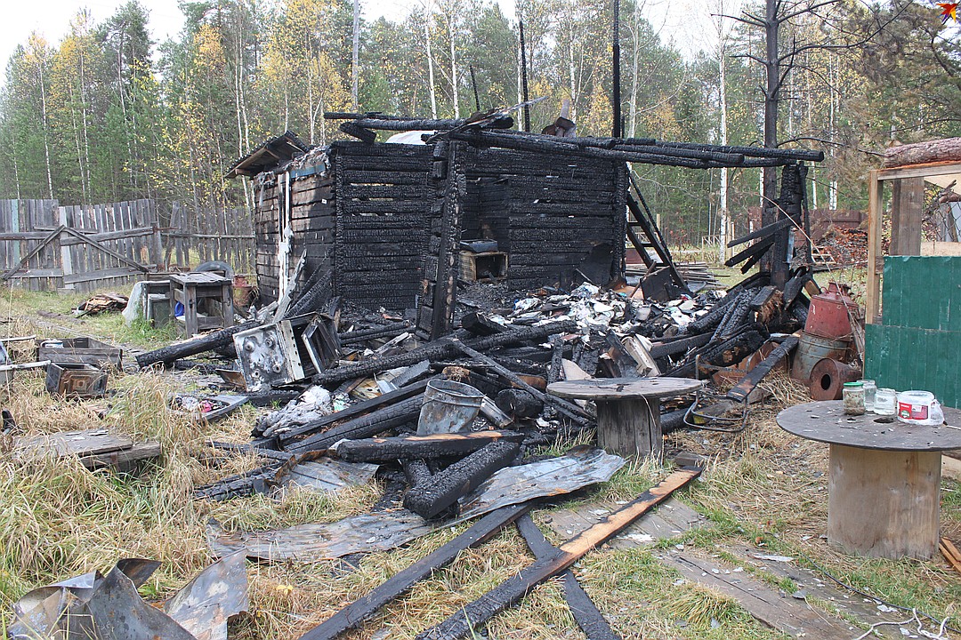В огне семья лишились единственного крова и потеряла все вещи Фото: Алиса КОЗЛОВА