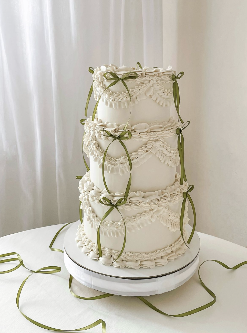 Свадебные тренды-2026: плоские торты и десерты в стиле Марии-Антуанетты можно, торты, Торты, акцент, ткани, гостей, более, добавить, могут, немного, которые, всего, просто, десерт, очень, особенно, цветами, стиле, цветочный, цветы