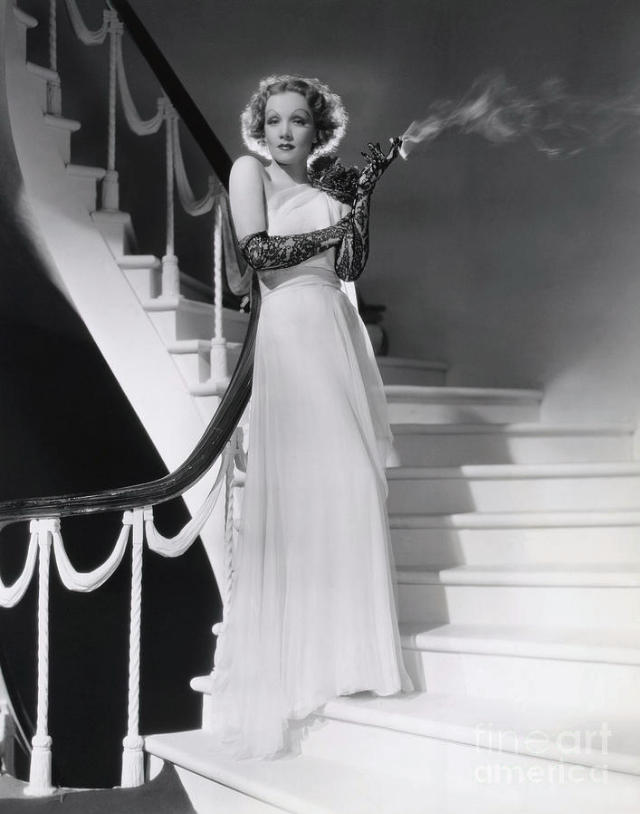 Марлен Дитрих курит сигареты: 20 фото секс-символа старого Голливуда девушки,жизнь,история,курьезы,факты