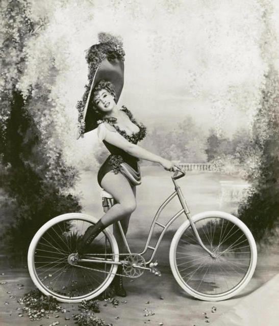 ВЕЛОСИПЕДИСТКИ 100 ЛЕТ НАЗАД 