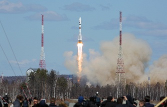 Ракета-носитель "Союз-2.1а" с российскими космическими аппаратами "Ломоносов", "Аист-2Д" и SamSat-218 во время запуска со стартового комплекса космодрома Восточный