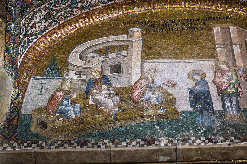 Мария по жребию получает пурпур, чтобы из него прясть завесу для Храма. Мозаики и фрески монастыря Хора.
